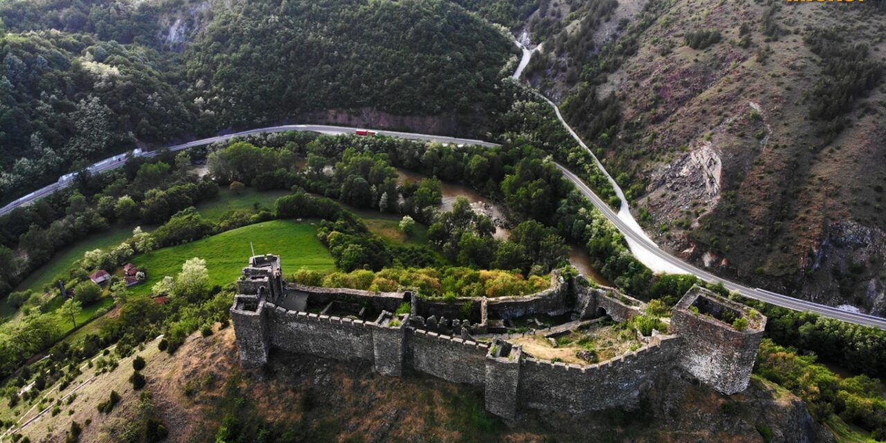 Maglič, tvrđava začarana mirisom jorgovana