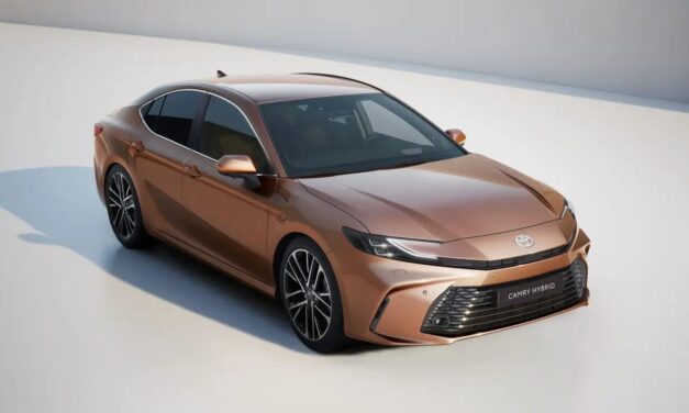 Tojota CAMRY hibrid, ne treba mu stanica